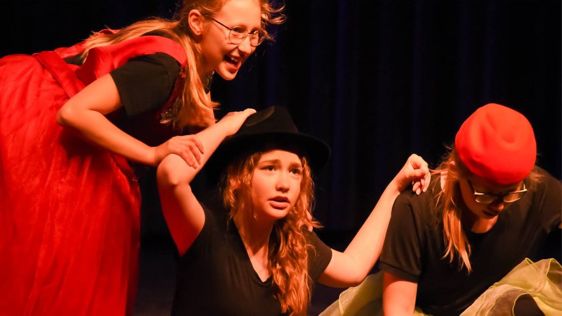 TRZY TEATRY