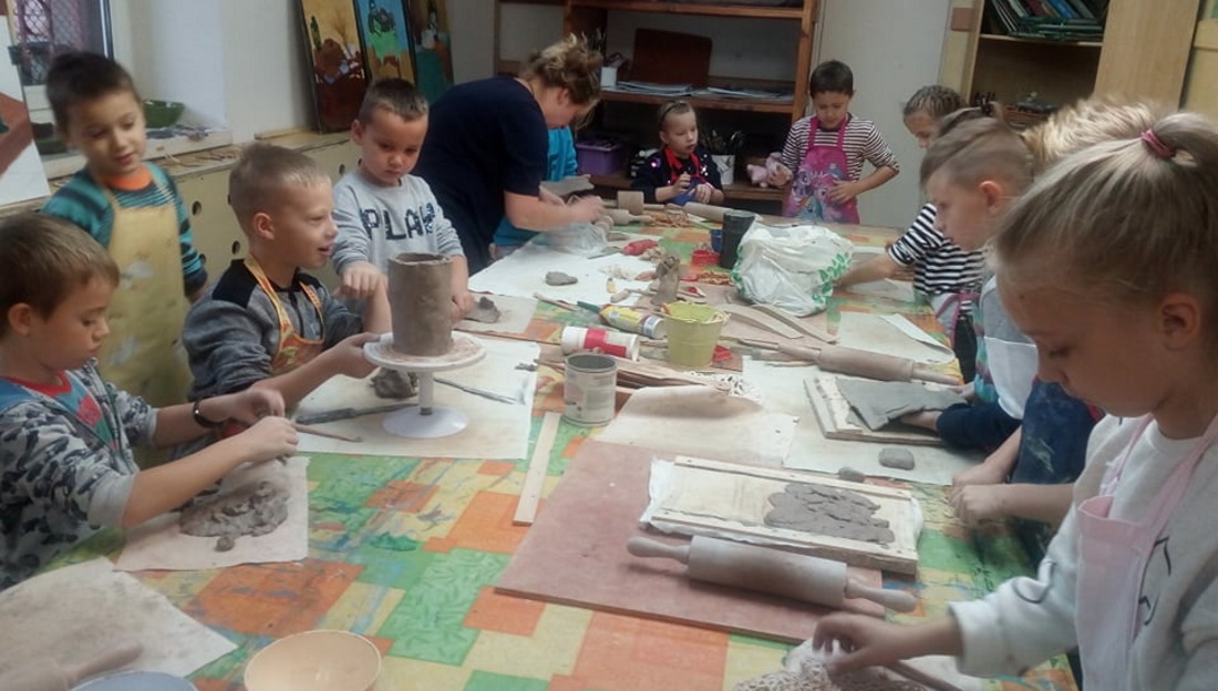 E.ART | UCZNIOWIE NA WARSZTATACH CERAMICZNYCH