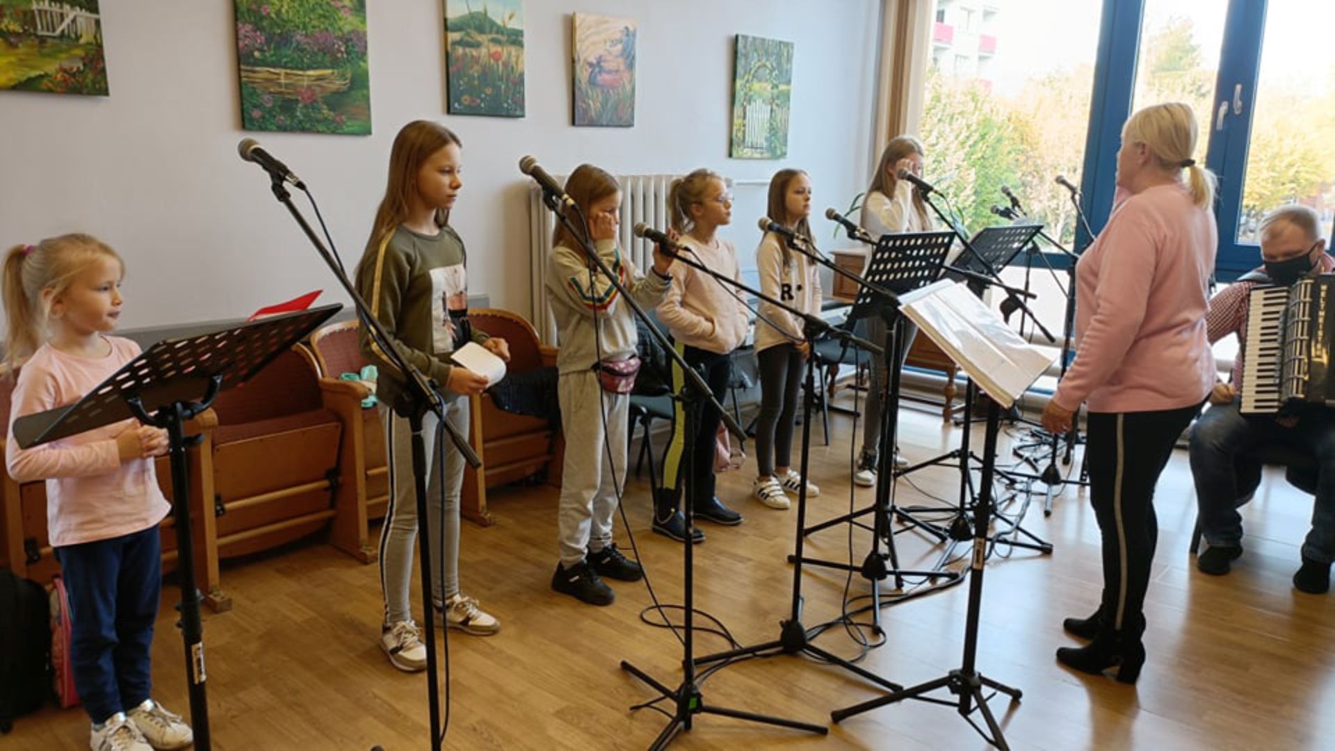 E.ART | TAŃCUJEMY i ŚPIEWAMY!