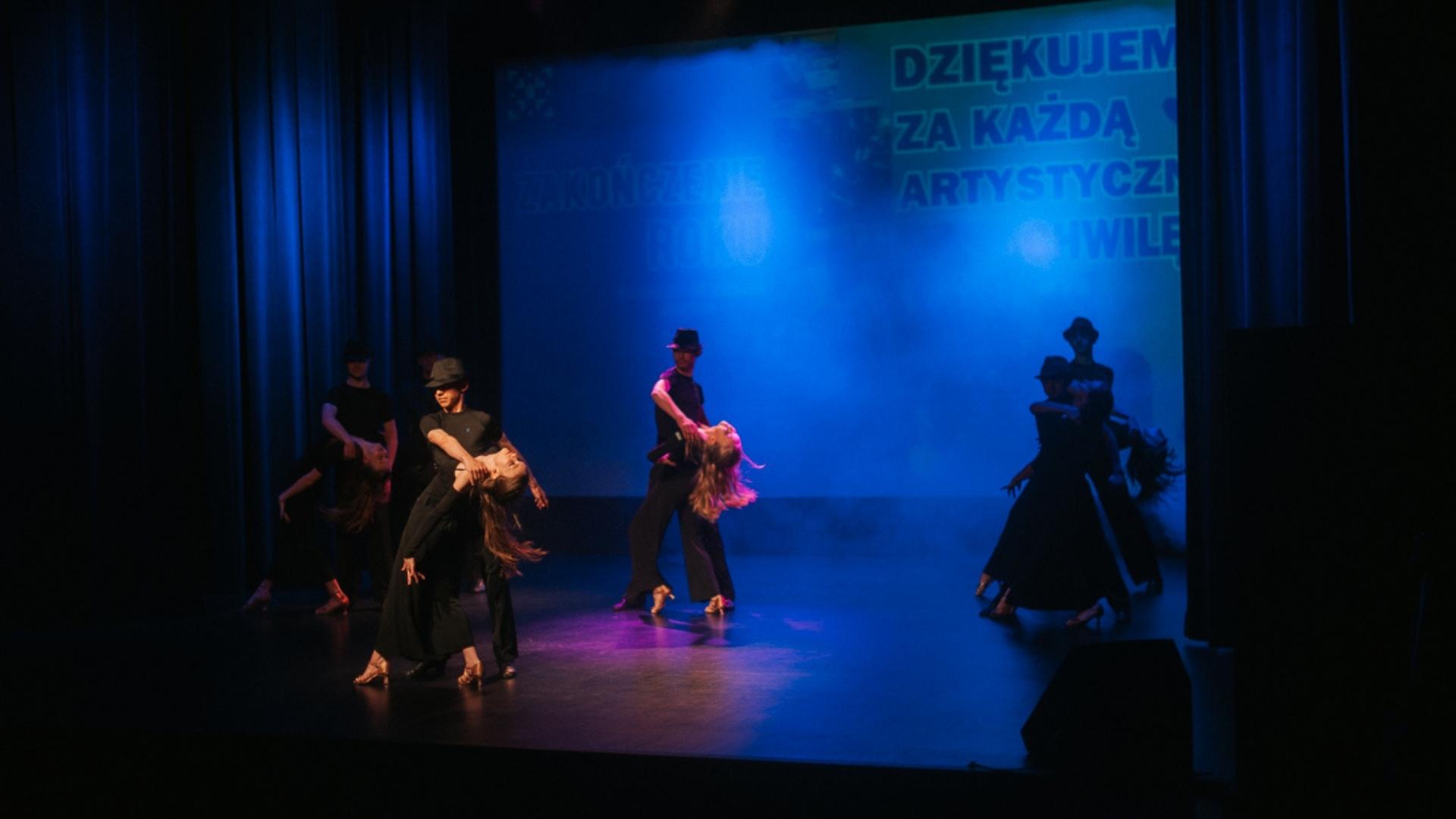 E.ART | TANECZNYM KROKIEM!
